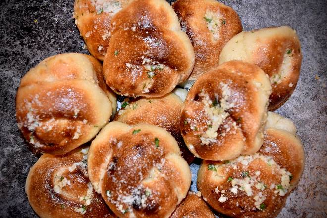 Garlic Knots (6)