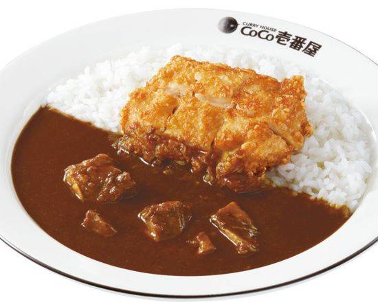 The牛カリー＋パリパリチキン The “GYU” curry (with special beef sauce) with lightly crisped chicken