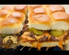 Mukbang burger - 1901 Mildred Street West