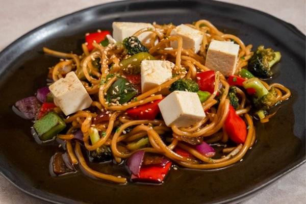 Noodles Asiáticos con vegetales y Tofu