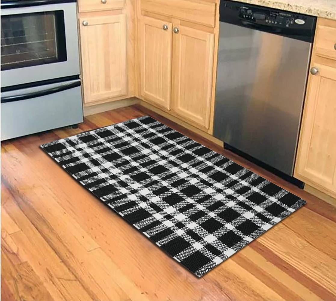 Style Selections 2-ft x 3-ft Black/White Polyester Rectangular Indoor Decorative Door Mat | WG-2436-PETCHK