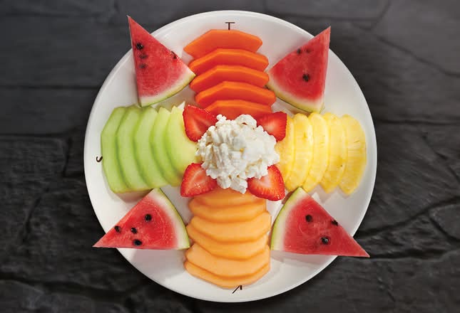 Plato de Frutas con Queso Cottage