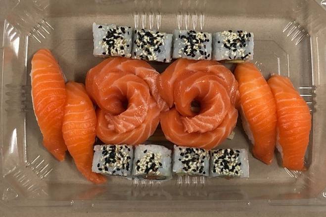 Salmon Sushi Platter 18pc