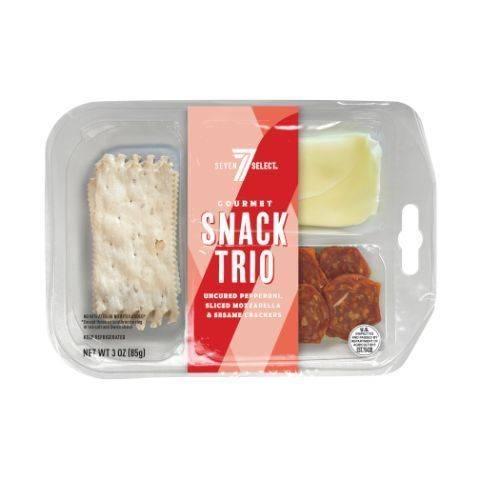 7-Select Snack Trio Pepperoni Mozzarella Crackers 3oz