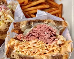 Lei Lei's Bistro (439 Mokauea St)