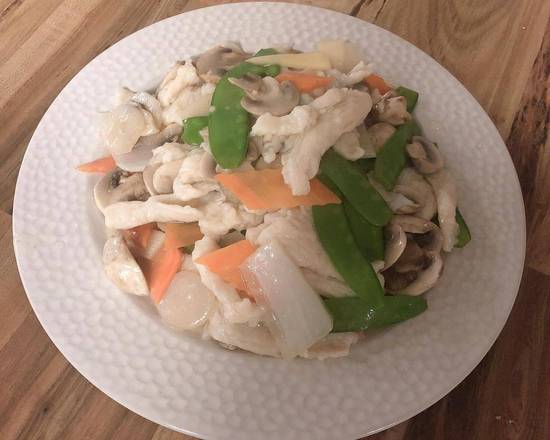 107 Moo Goo Gai Pan