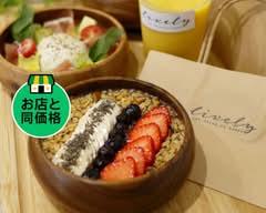lively アサイーボウルとグリークヨーグルト