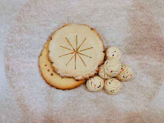 777ish Cookie Desserts (625 Black Lake Boulevard Southwest)