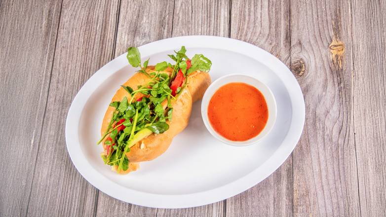 Panes Con Pollo / Chicken Breast Sandwich