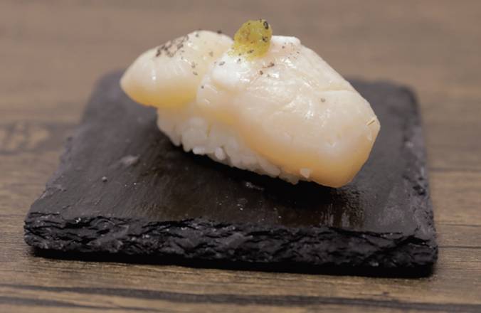 JUMBO SCALLOP SUSHI