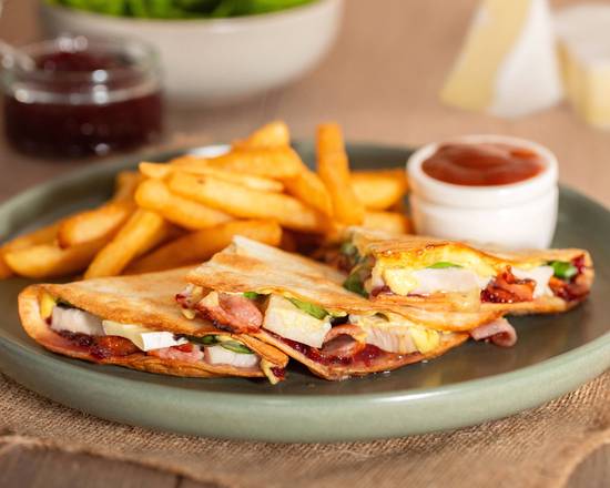 Chicken, Bacon, Cranberry & Brie Flat Grill