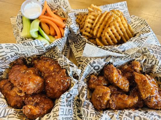 Wing It - Indian Harbour Beach (660 E Eau Gallie Blvd Unit 103, Indian Harbour Beach, FL 32903)