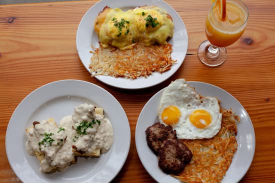 Horseshoe Cafe (113 E Holly St)