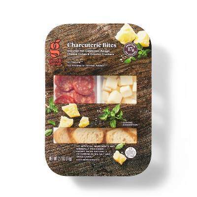 Good & Gather Hot Calabrese, Asiago Cheese Cubes & Crostini Crackers (2.7 oz)