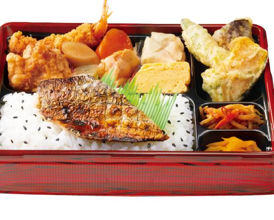 炭火焼きさばの彩り幕の内弁当 Makunouchi char-grilled mackerel box lunch