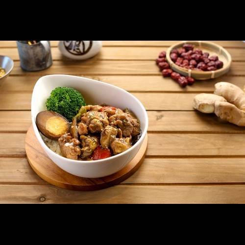 Tender Braised Chicken on Rice 秘製黃燜雞蓋飯