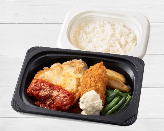 若鶏のグリル トマトソース＆かにクリーミーコロッケ弁当