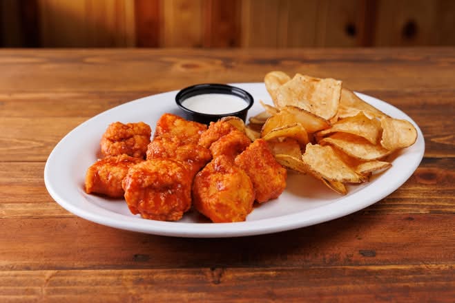**8 BONELESS WINGS SPECIAL**