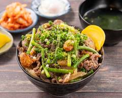 スタミナ焼牛丼 ニンニクにくにく肉牛八 福岡舞鶴 Stamina grilled beef bowl Garlic beef Nikuushihachi Fukuokamaiduru