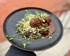 Stratford Garden (300 W Broad St)