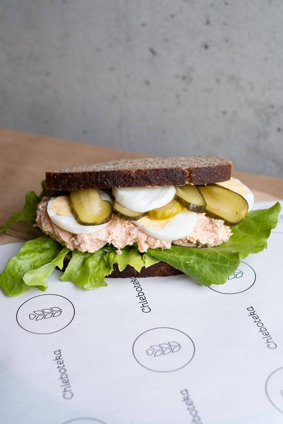 Kanapka z pastą z makreli