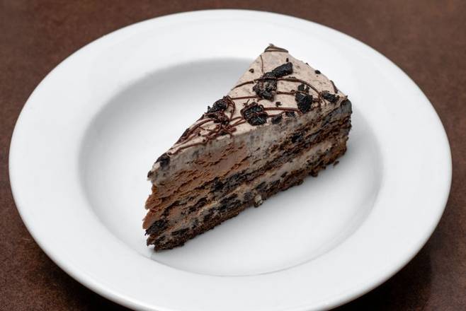 Cookies And Cream Cake (690 Cals)