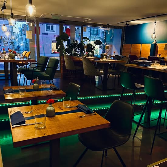 DAIZU /// vietnamese and sushi