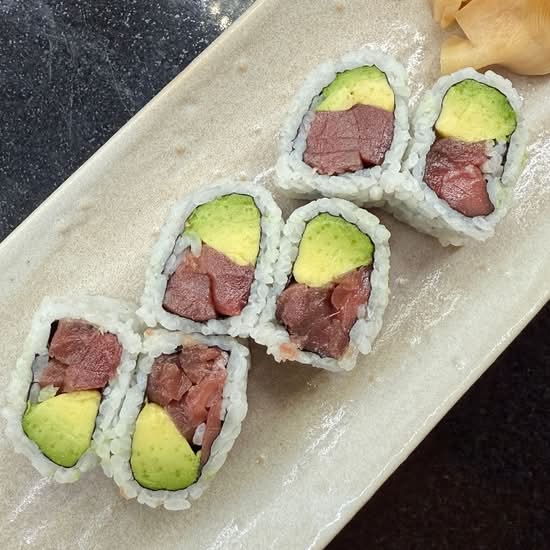 Tuna avocado Maki