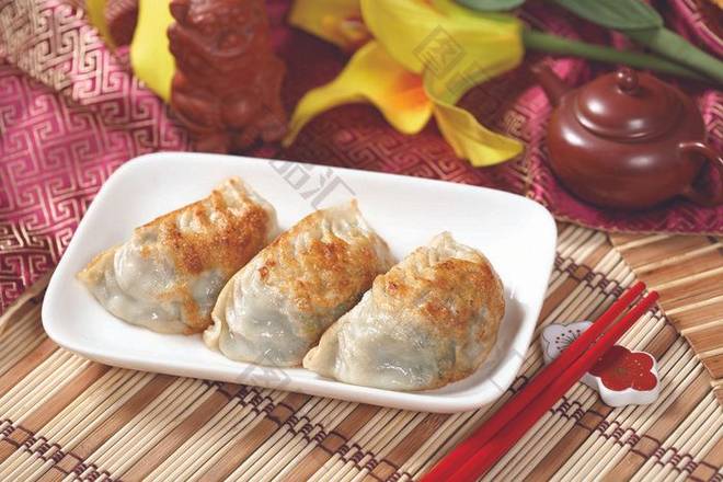 Pan Fried Shrimp & Chive Dumpling 韭菜虾煎饺