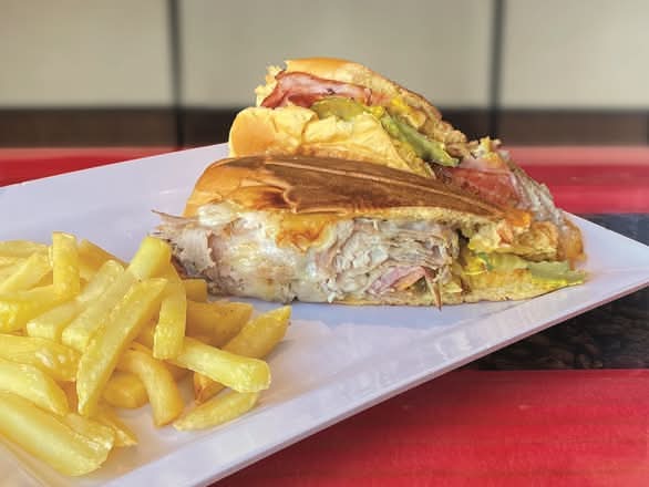Sándwich Media Noche