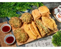 巷弄蚵嗲丨韭菜捲丨米血糕