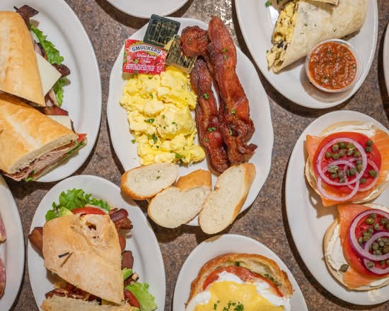Goose Feathers Cafe & Bakery (Savannah)