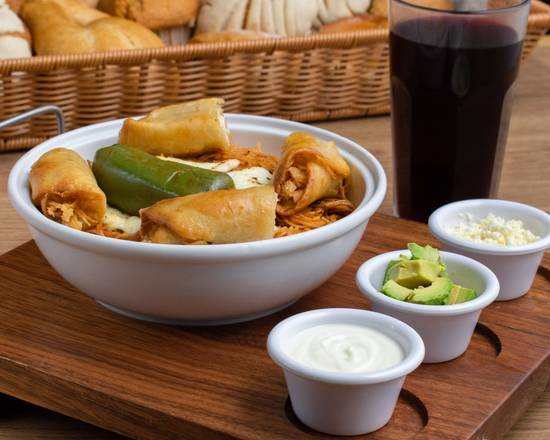 Fideos Secos con Tacos Dorados de Pollo