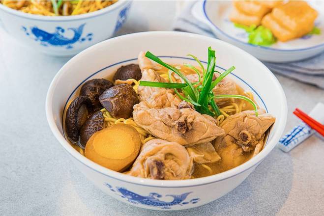 Chicken & Mushroom  Noodles 香菇炖鸡面