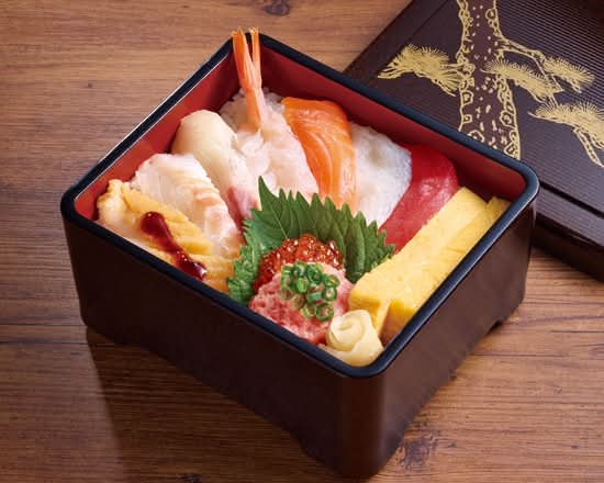 トク夜特上ちらしセット 1人前【 V2937 】 Deluxe Chirashi Set  (1 Serving)