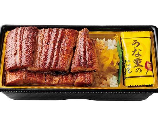 う�な重（中国産うなぎ2枚のせ）Japanese grilled eel rice with sweetened soy sauce in box (eel grown in China, 2 fillets)