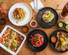 Las Charolas Mariscos (Los Cues)
