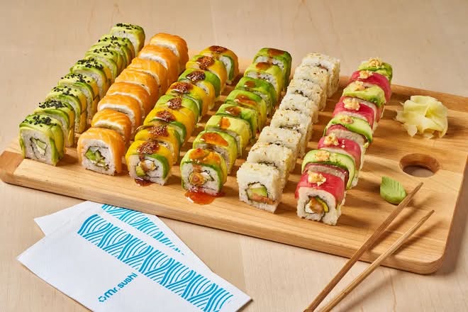 Sushi Box Tropical - 6 Rollos Seleccionados en Charola