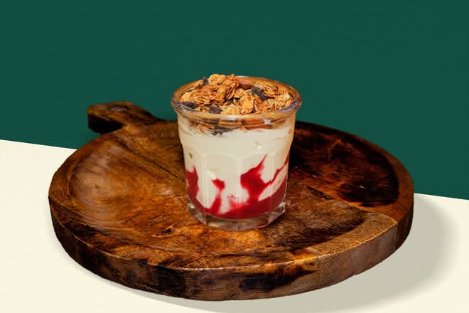 Fromage blanc, coulis fruits rouges & granola