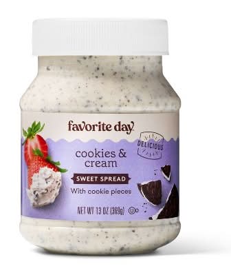 Favorite Day Sweet Spread With Cookie Pieces, Cookies-Cream (13 oz)