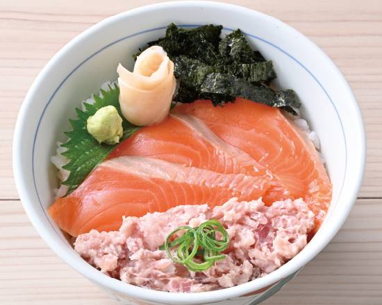 まぐろたたきサーモン丼 Salmon and Minced Sushi Bowl