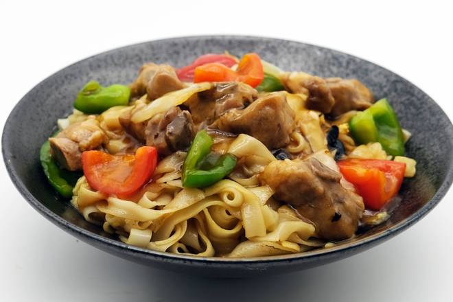 E30. Fried Rice Noodle with Pork Rib and Black Bean Sauce 豉椒排骨炒河