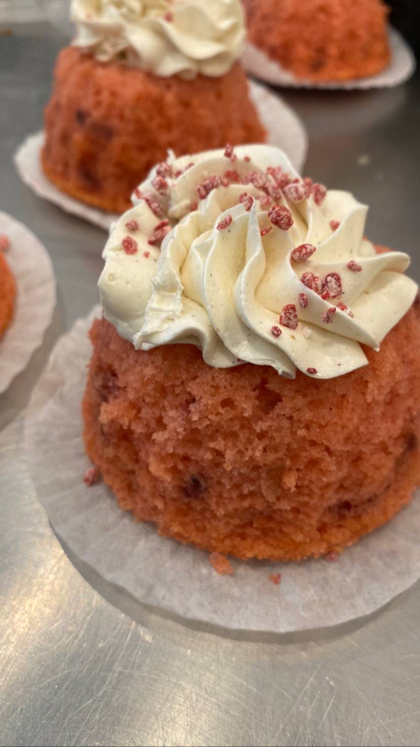 Discover more than 126 bakers lounge cakes super hot in.eteachers