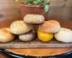 Cinnamon Bear Bakery & Deli (600 University Blvd)