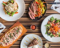 Chuck's Roadhouse Bar & Grill (178 Ontario St)