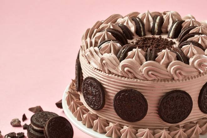 Dark Chocolate Cookies ‘N Cream Ice Cream Cake made with Oreo Cookies