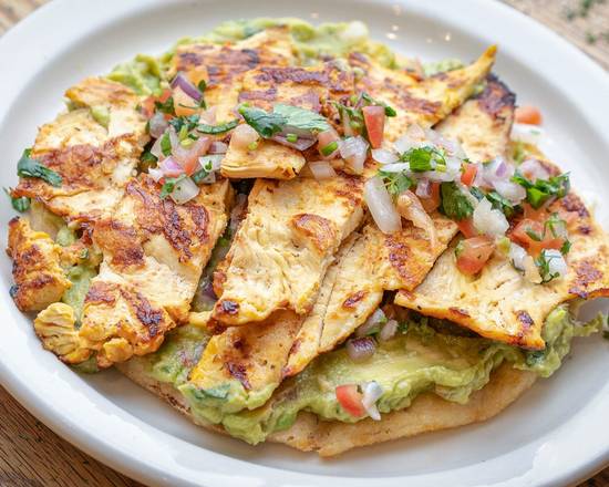 FRIED OR ROASTED CORN CAKE WITH GUACAMOLE AND CHICKEN(AREPA DE POLLO)