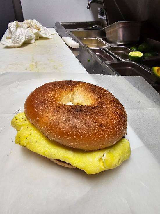 Bagel w/ Eggs🍳