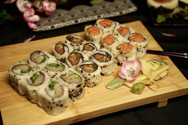 Maki Combo B (18pcs) Yellowtail scallion + Spicy tuna + Salmon Jalapeño