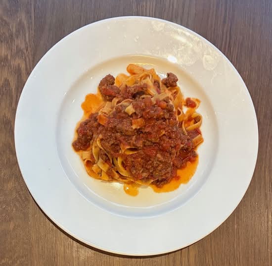 TAGLIATELLE FATTE IN CASA AL RAGÙ BOLOGNESE